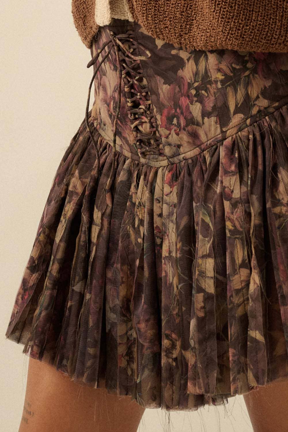 Promesa USA – Engroshandel Skørt - Dame – Mininederdel med blomsterprint, lav talje, snøre og plisseringer7