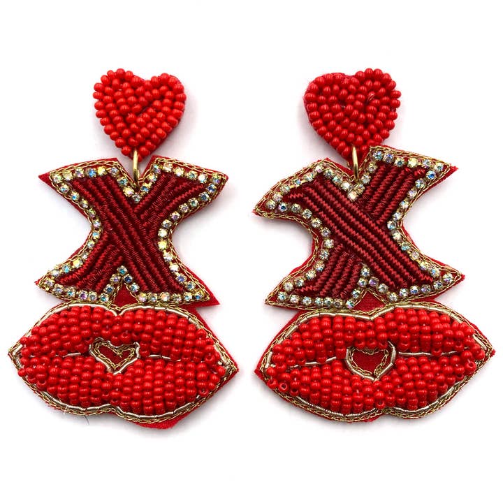 Boucles d'oreilles pendantes en forme de cœur XOXO Kisses Seed pour la vente par Lunar Deer