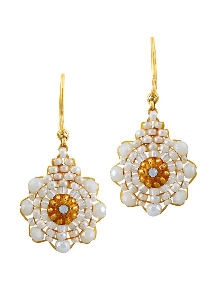 Mini orecchino a goccia in bianco e oro, stile E24426 per la vendita all'ingrosso da parte di Miguel Ases