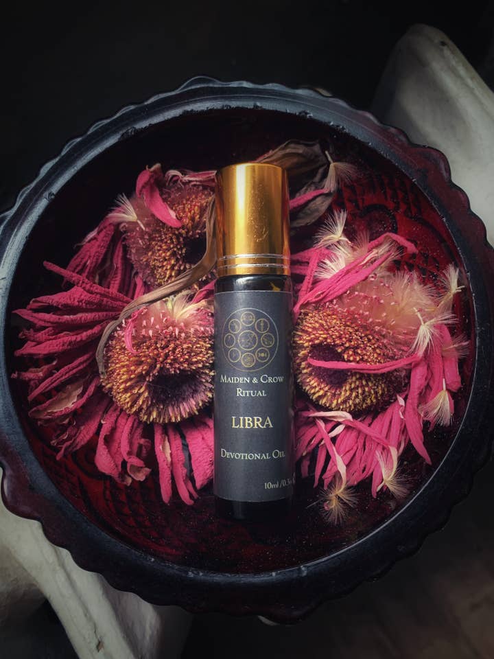 Olio astrologico della Bilancia per la vendita all'ingrosso da parte di Maiden and Crow Spiritual Apothecary