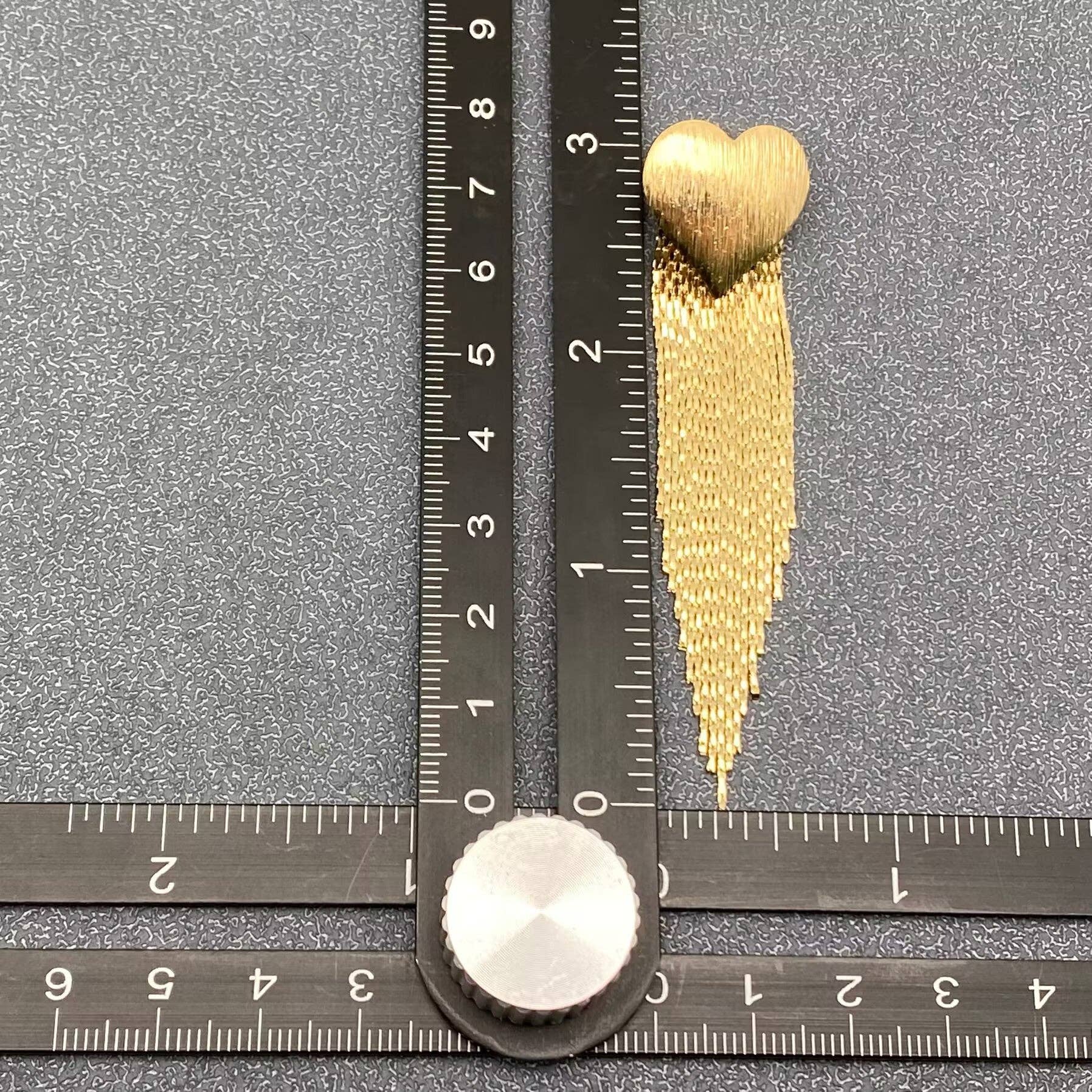 Mio Queena - Wholesale Tassel Earrings - Metal Fringe Wire Drawing Heart Post Earrings4