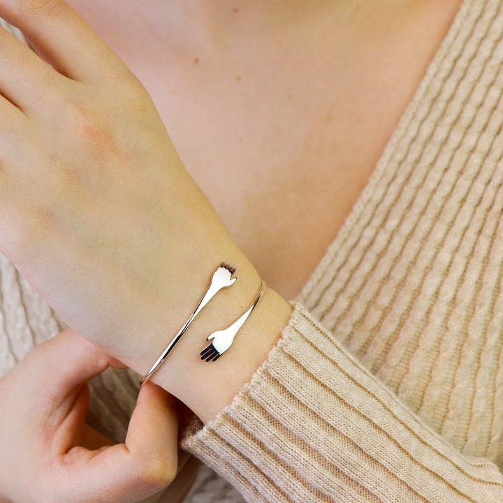 Gowa Design - Wholesale Cuff Bracelet - Couple bracelet Hand Sign Bangle3