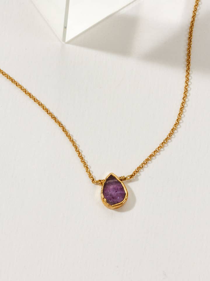 Collar dorado con piedras preciosas delicadas, amatista para venta al por mayor de Luna Norte