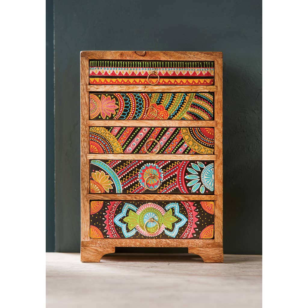 Sharifa Afrikaanse handgeschilderde ladekast met 5 laden voor wholesale door Namaste