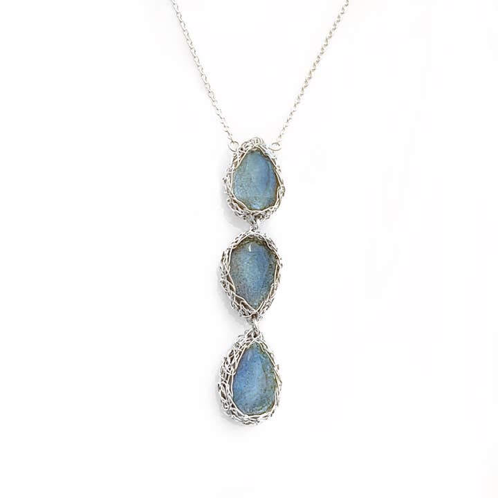 Trinity Drop Labradorit Halsband i Silver för wholesale av Arivka Jewelry