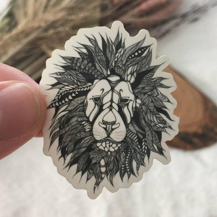 Mini Lion Vejrbestandig PVC-fri Klistermærke for engroshandel hos WhitePaigeBlackInk