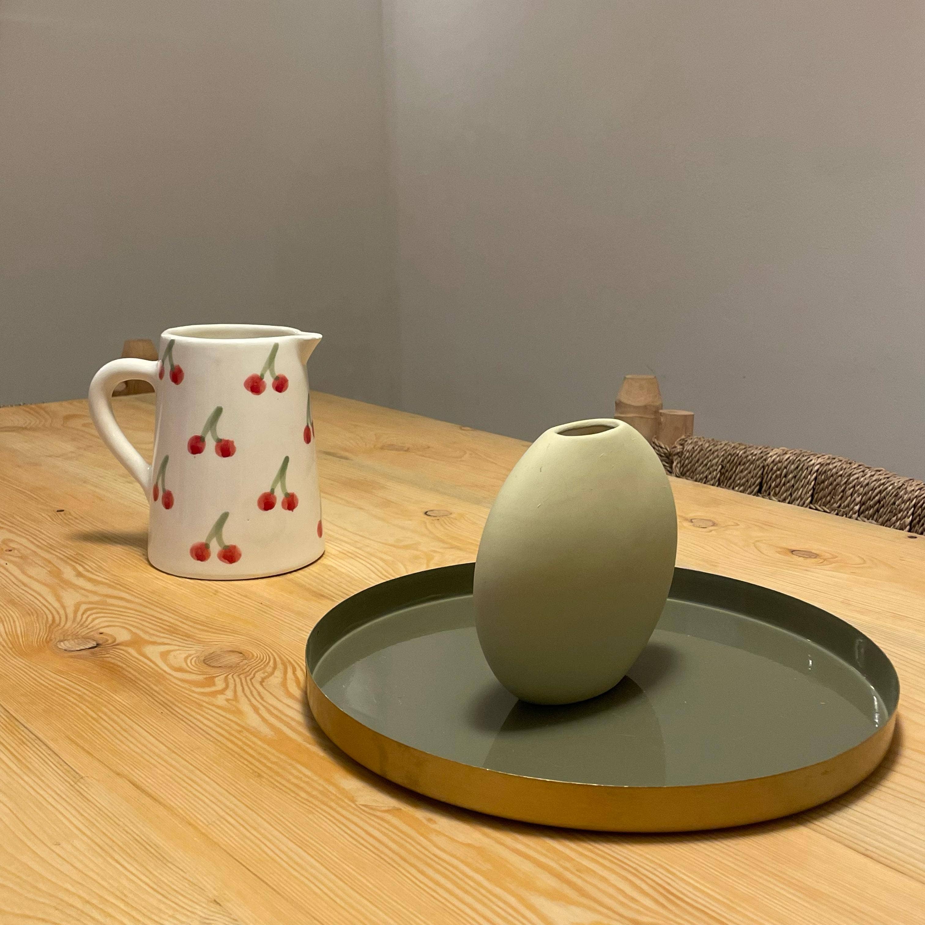 LeBazare – Großhandel Krug – Handbemalter Keramikkrug – Weiß mit Kirschmotiven (1 l)6