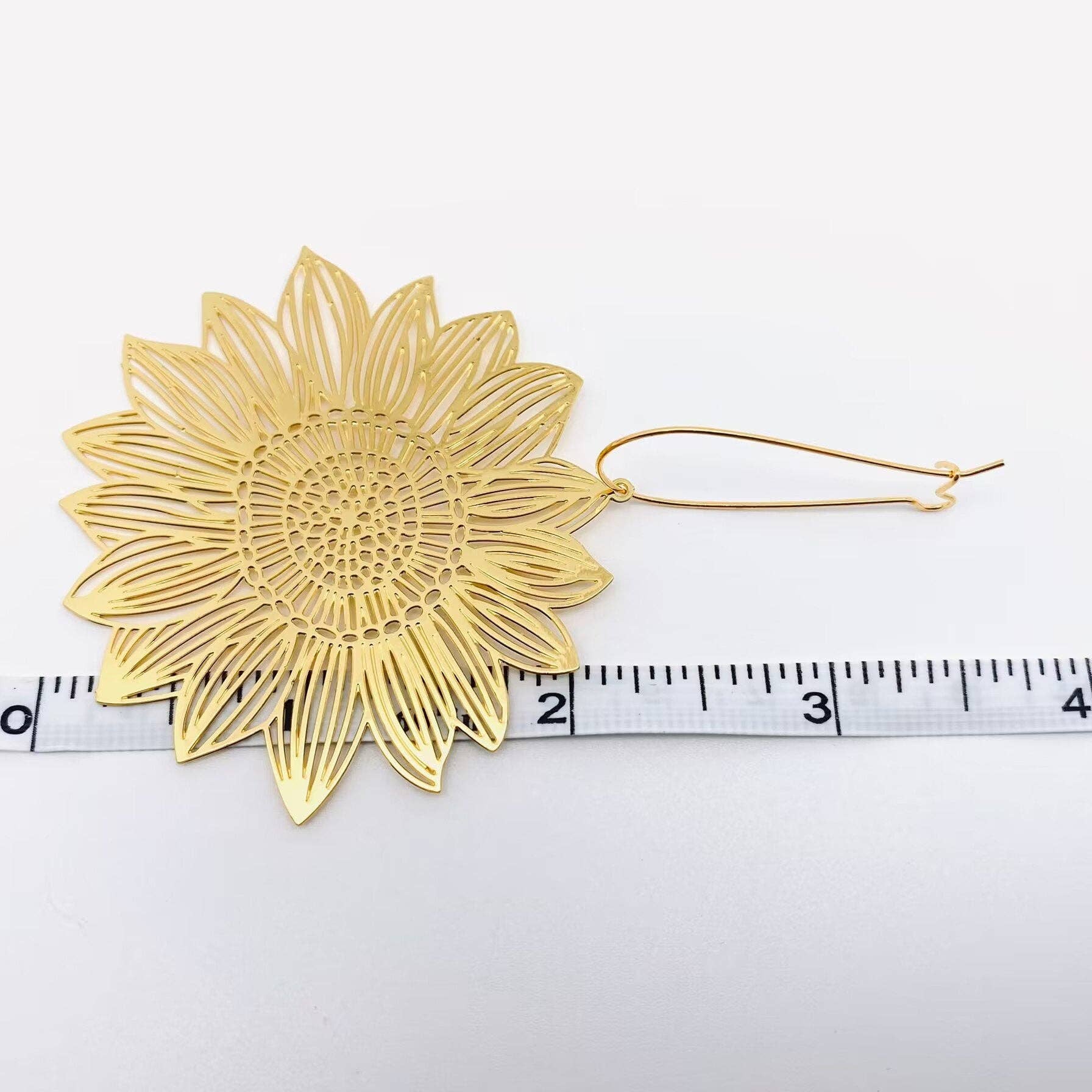 Mio Queena - Wholesale Dangle Earrings - Golden Hollow Sunflower Hoop Earrings3