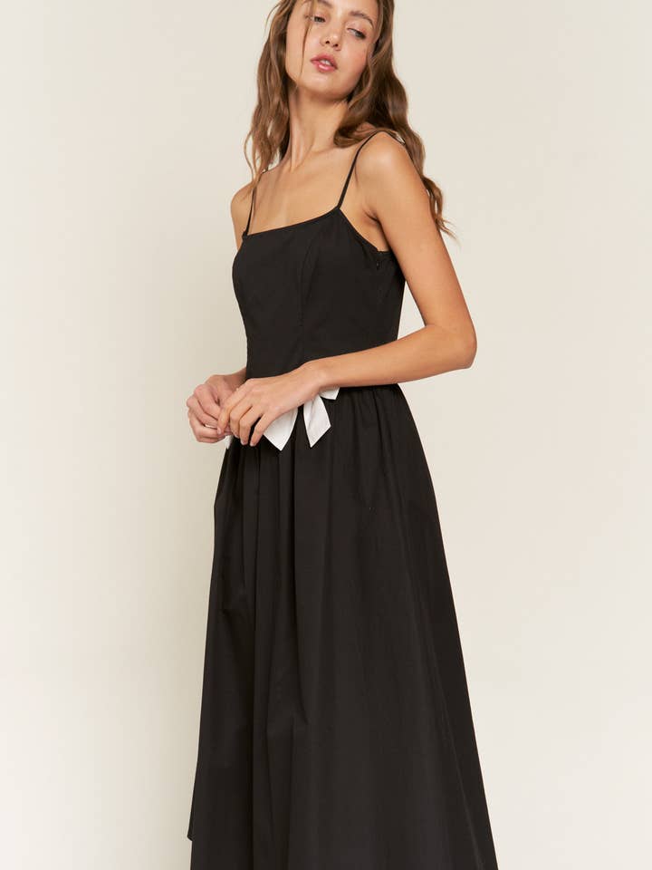 Abito midi nero alla moda con fiocco per la vendita all'ingrosso da parte di In The Beginning