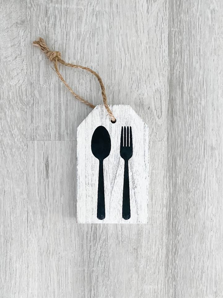 Étiquette en bois fourchette et cuillère pour la vente par Paper + Pallet