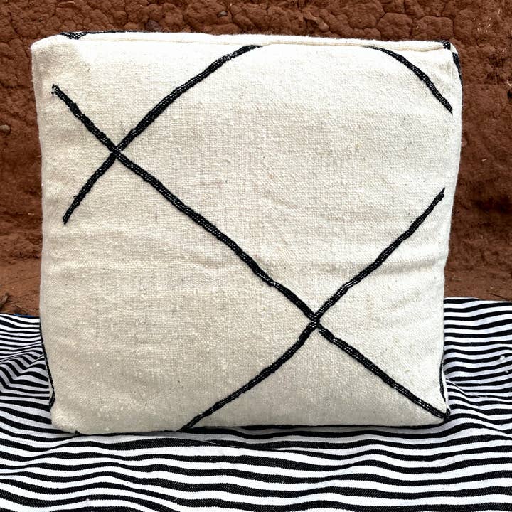 Handgewebter marokkanischer Wollpouf – Artisanal Bodenhocker für den Großhandel von Terracotta Design LTD