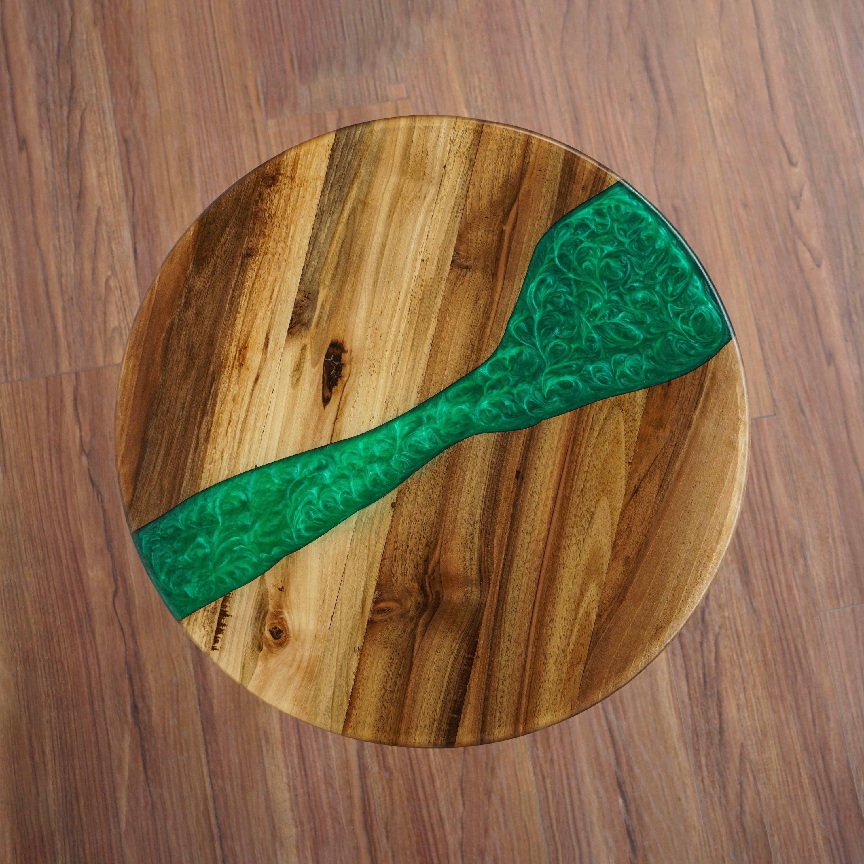 Ultimate Premium Products – wholesale Soffbord – Live Edge River Green harts runt soffbord - epoximöbler15