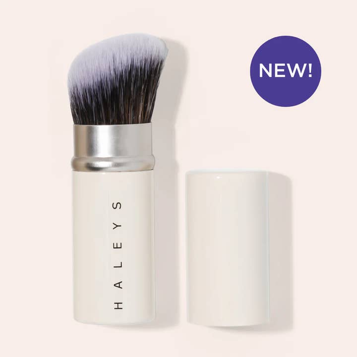 Re-tractable Face Brush for wholesale by HALEYS Beauty