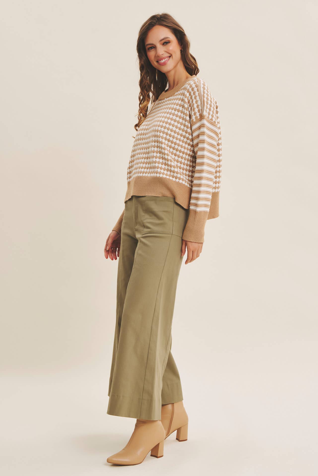 in february - Vente Jean – femme - PANTALON COURT À JAMBES LARGES ET TAILLE HAUTE EXTENSIBLE22