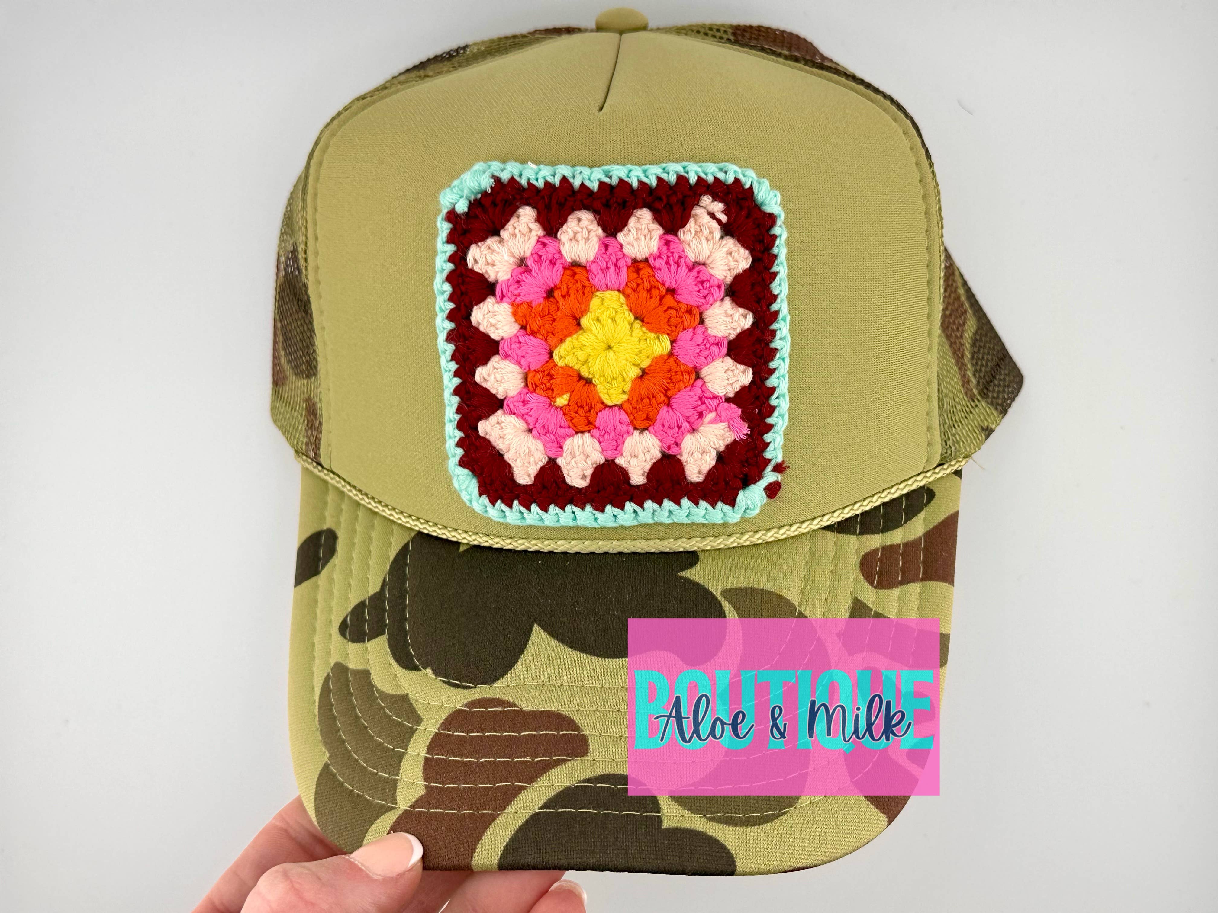 Aloe and Milk Boutique - Vendita all'ingrosso Toppe - Quadrato Granny all’Uncinetto, Cappellino Trucker con Quadrato Granny3