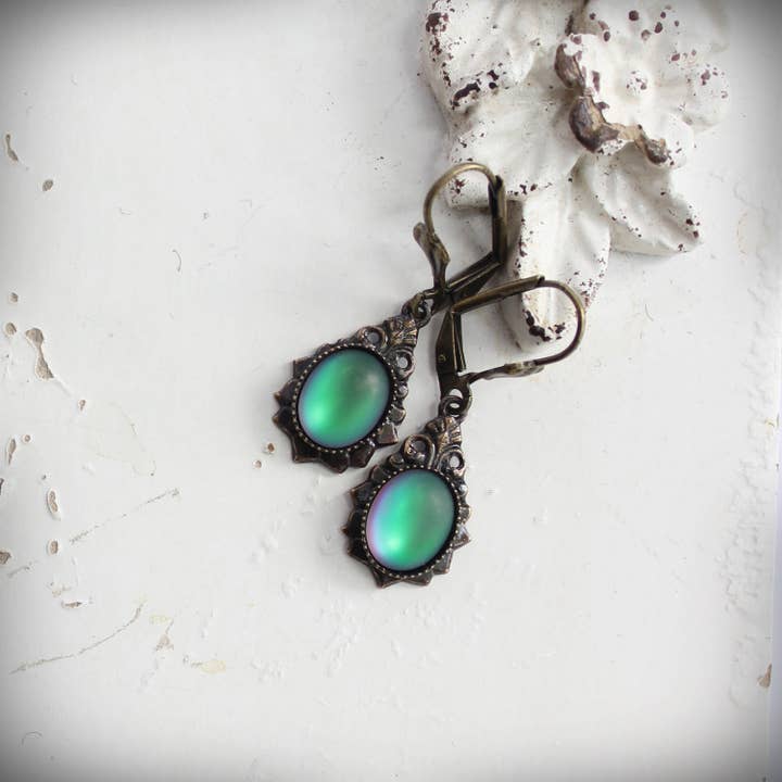 Circa 1890 - Vente Boucles d'oreilles pendantes - Boucles d'oreilles vintage en verre vert givré Lumina3