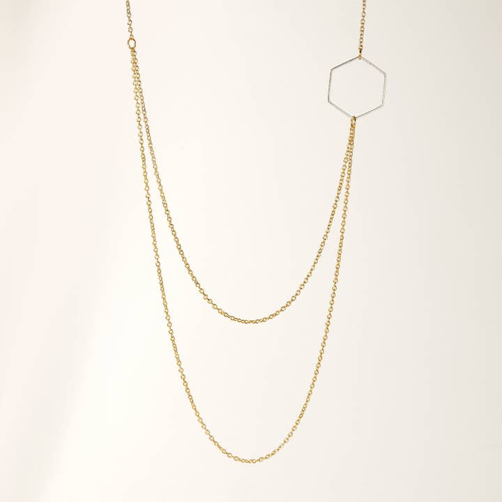 „Le Contour“ Mehrlagige Gold-Sechskant-Halskette für Frauen für den Großhandel von Oh, So Fitting!