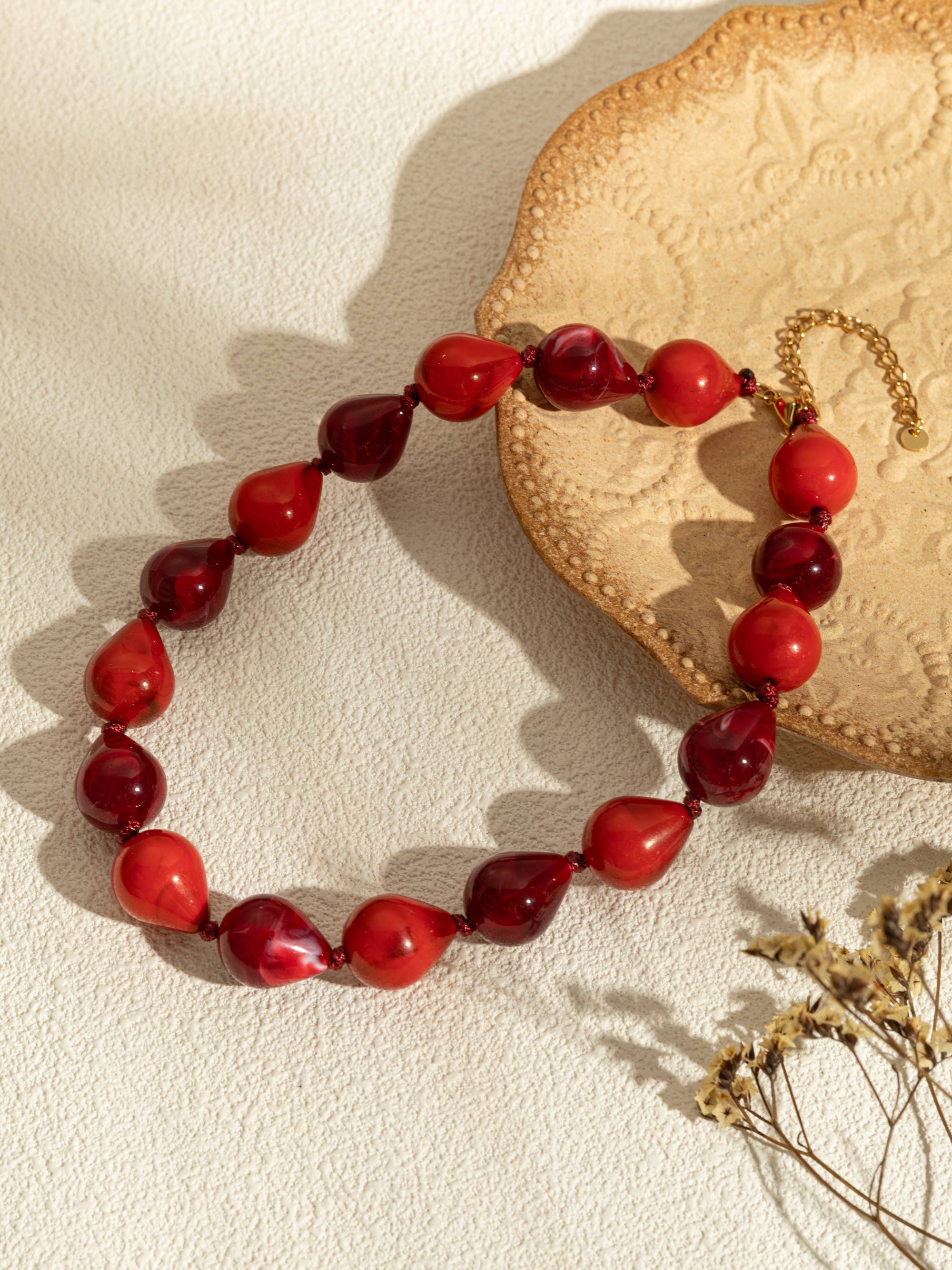 COSMOS – wholesale Beaded/pearl necklace – Colorful resin drop necklaces with chic gold-plated steel chain3