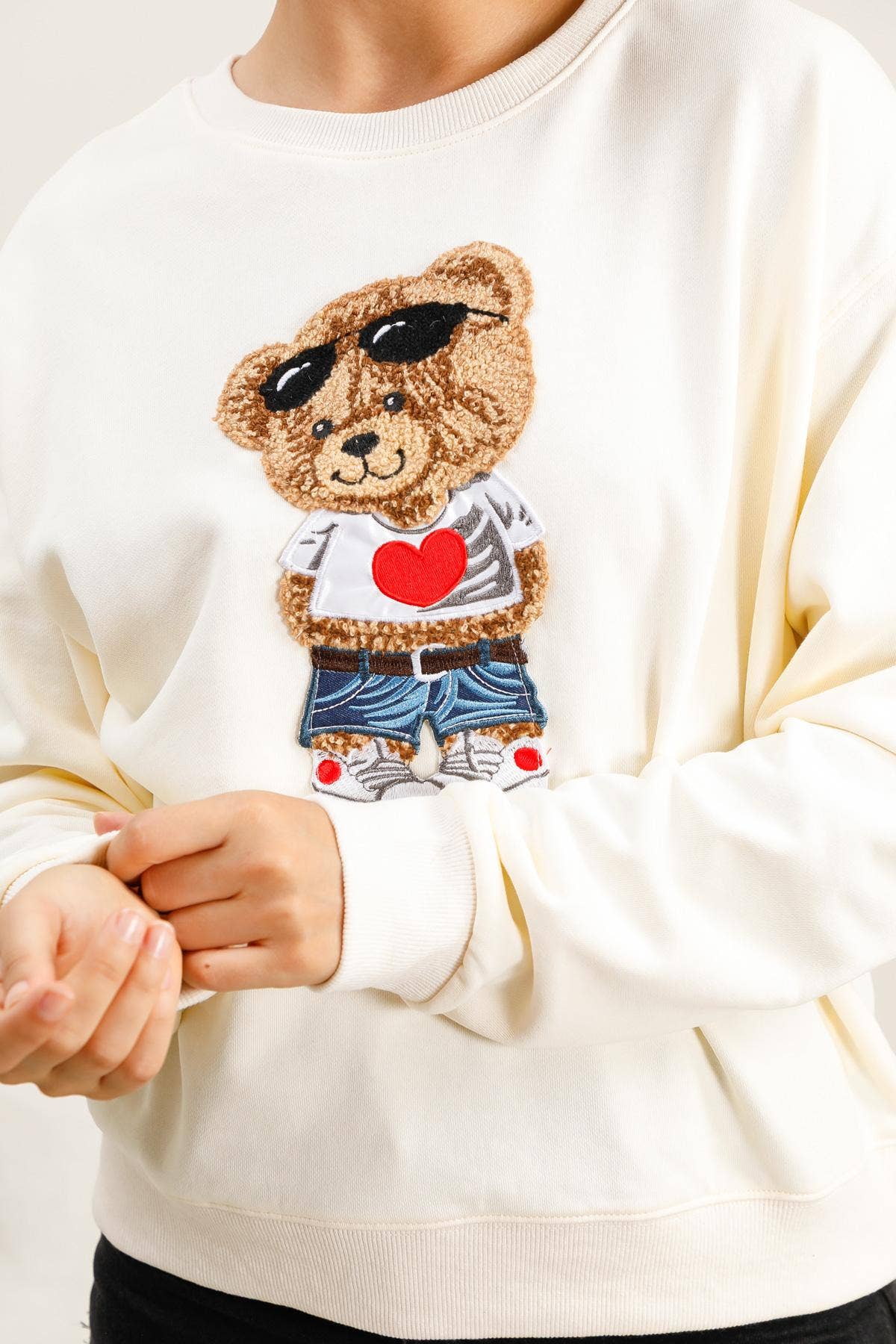 Attrait Paris - Wholesale Graphic Sweatshirt - Women's - Crew neck sweatshirt, bear with sunglasses10