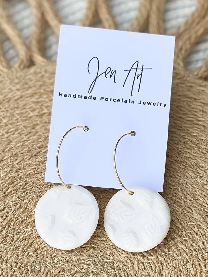 Witte blad reliëf cirkel charme voor wholesale door JenArt