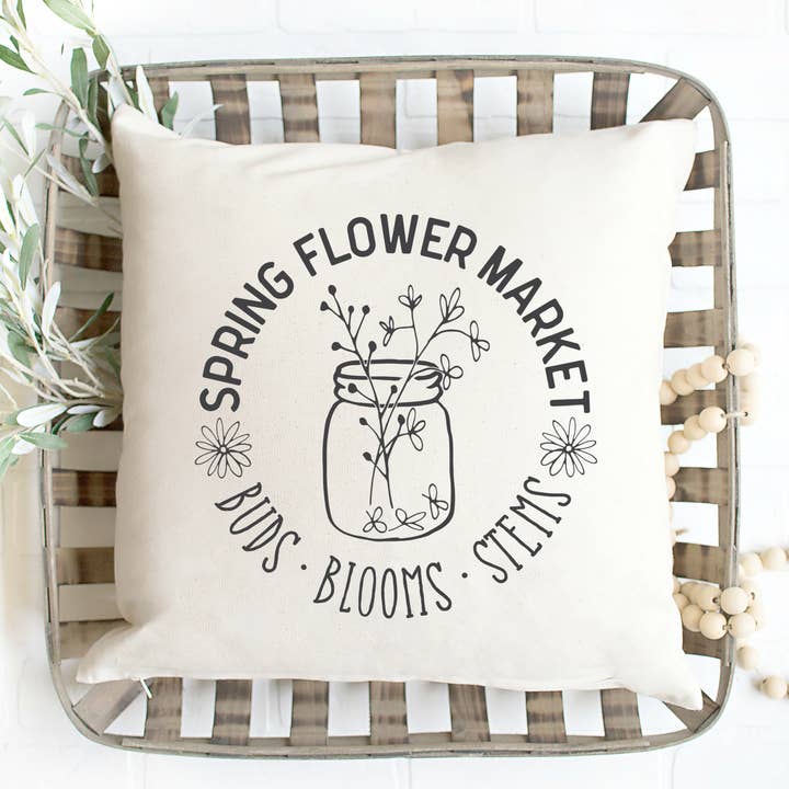 Coussin de marché aux fleurs de printemps pour la vente par Emma and the Bean