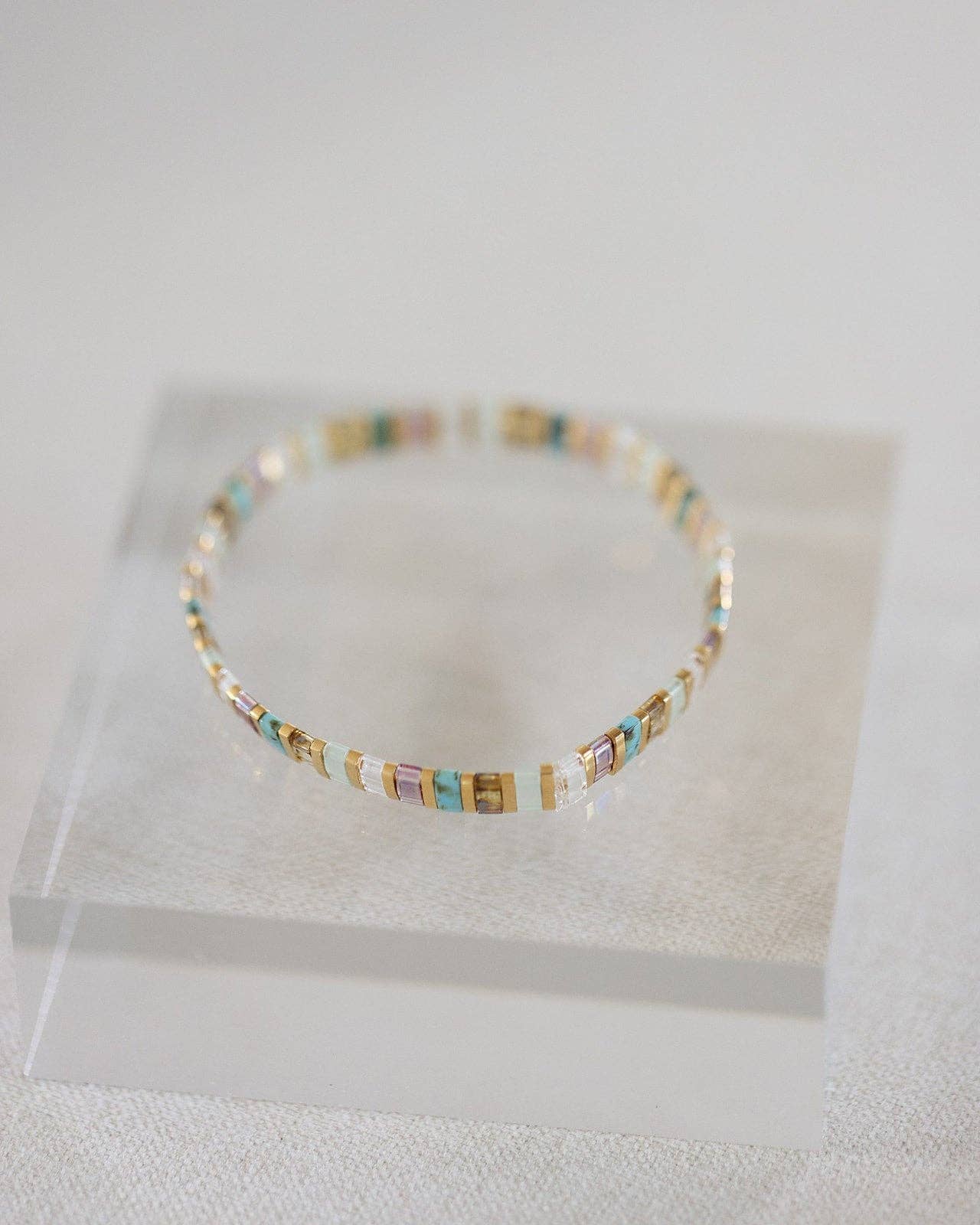 Coast and Cove – Engroshandel Perlearmbånd – Palm Tila Armbånd2