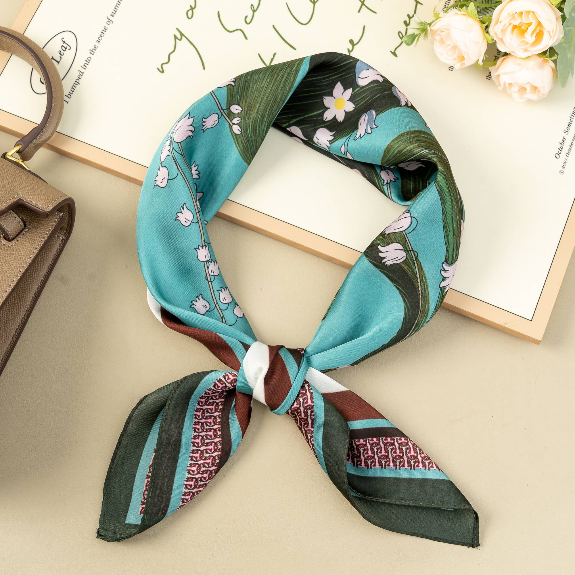 COSMOS – Lenço de cabeça - Mulher por atacado – Lenço Quadrado Floral 70x70 Efeito Seda Elegância Botânica3