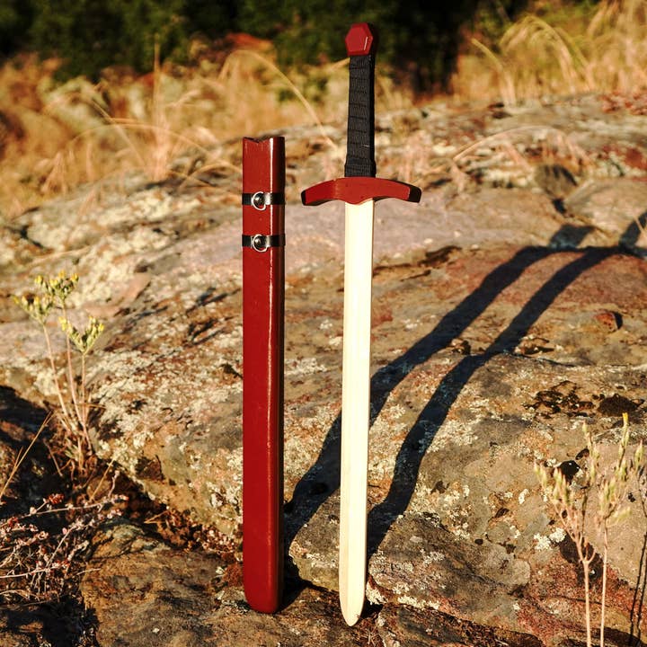 Épée de Chevalier Médiéval en Bois pour Enfants pour Costume et Jeu - Avec Fourreau en Bois pour la vente par Backwoods Provisions