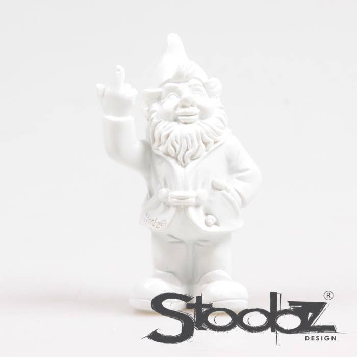 Imhof & Stevens BV – wholesale Dekorativ statyett – Stoobz Design Leprechaun mini med långfinger 6x4x10 cm7