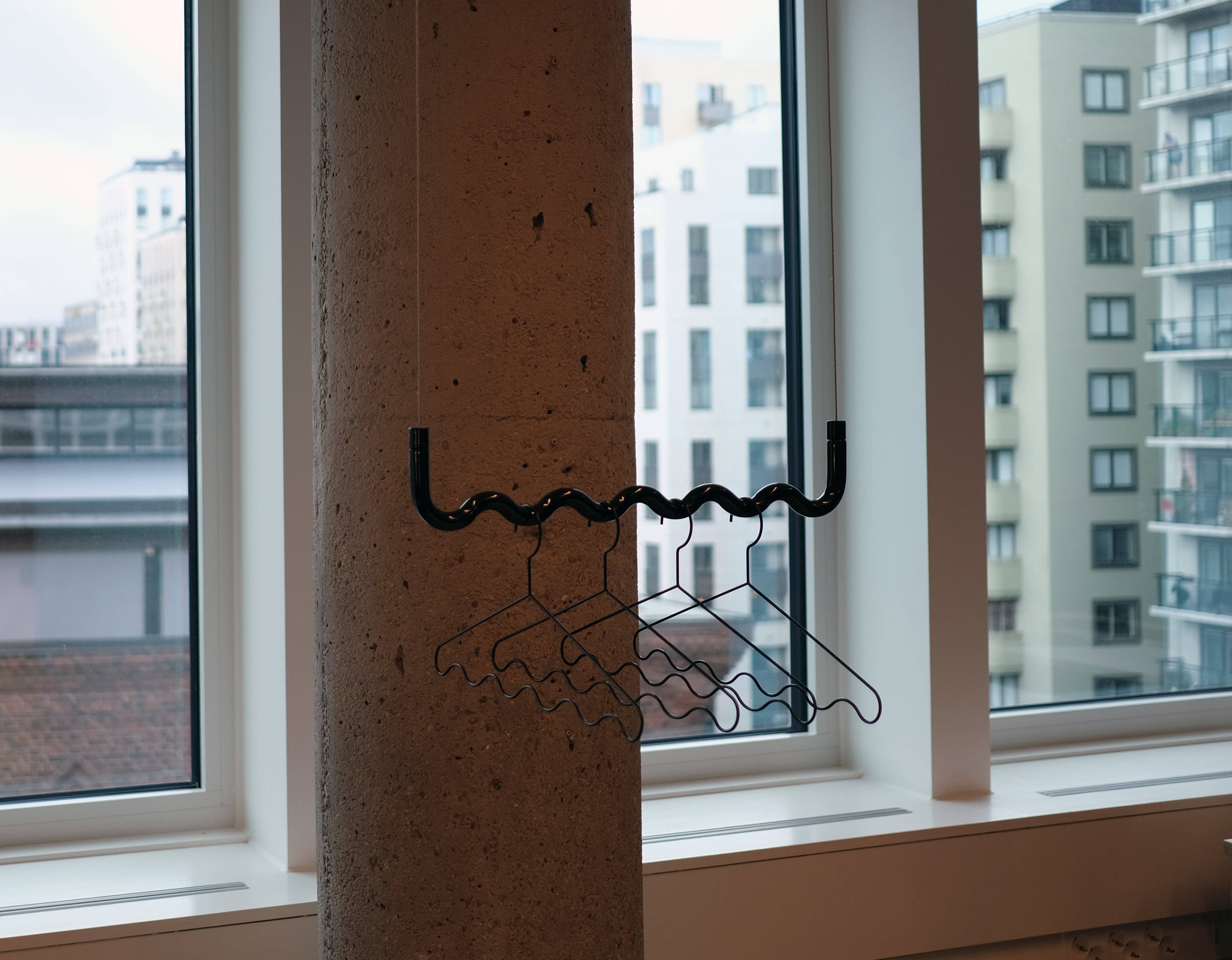 Sinecollection – Großhandel Kleiderbügel – Große Deckenmontierte Kleiderhänger11