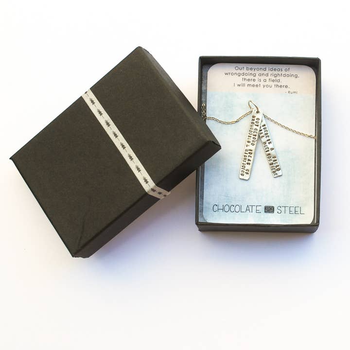 Chocolate and Steel – wholesale Hänge-/berlockhalsband – Vara orädd i jakten citat halsband