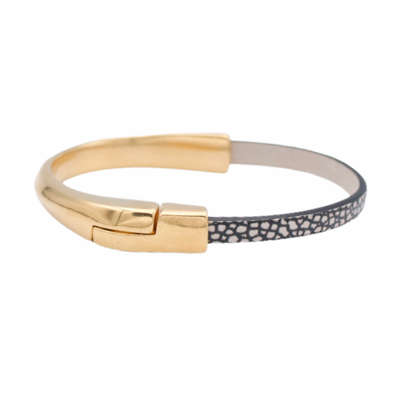 Araracuara - Wholesale Bangle Bracelet - AMACAYACÚ leather bracelet (gold) with magnetic clasp18