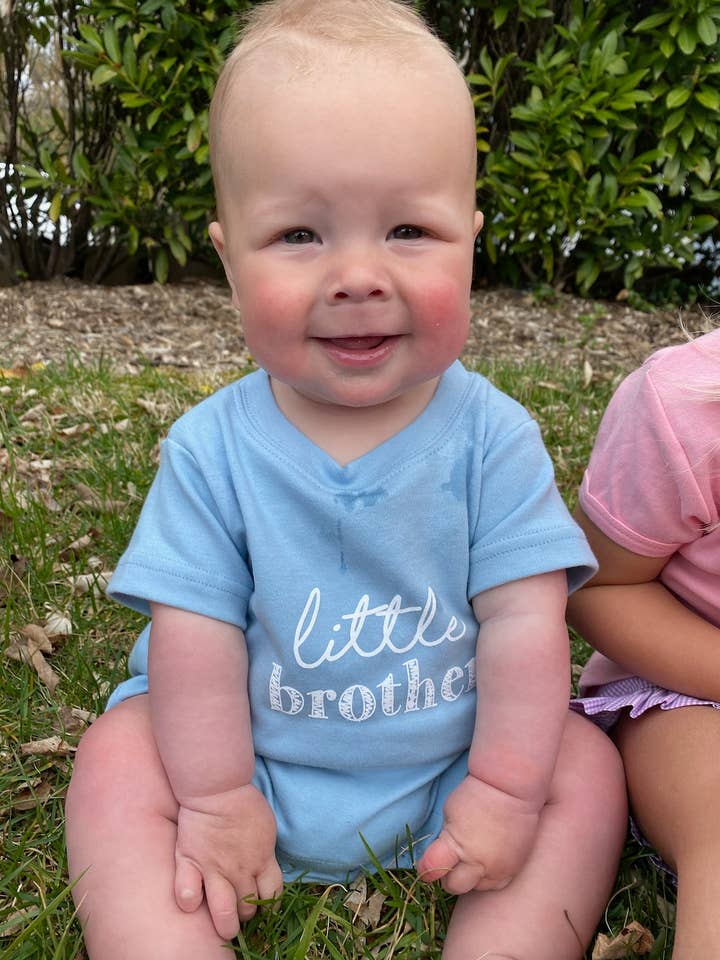 Macacão Little Brother por atacado de Little Hoot Designs