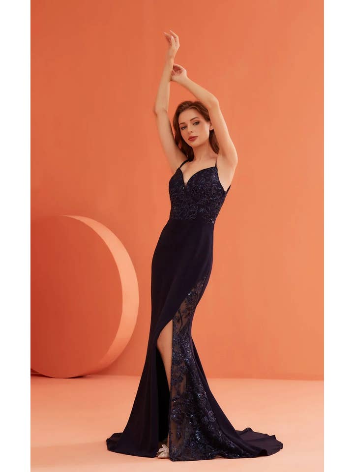 Tux-USA® – wholesale Klänning - Dam – Elegant klänning i spets med pärlor och slits J220463