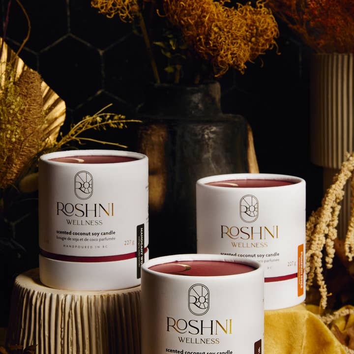 Roshni Wellness - Vendita all'ingrosso Candela in vasetto - Mahogany Woods - Candela Mahogany + Cedar Coconut Soy 8.0 oz 1