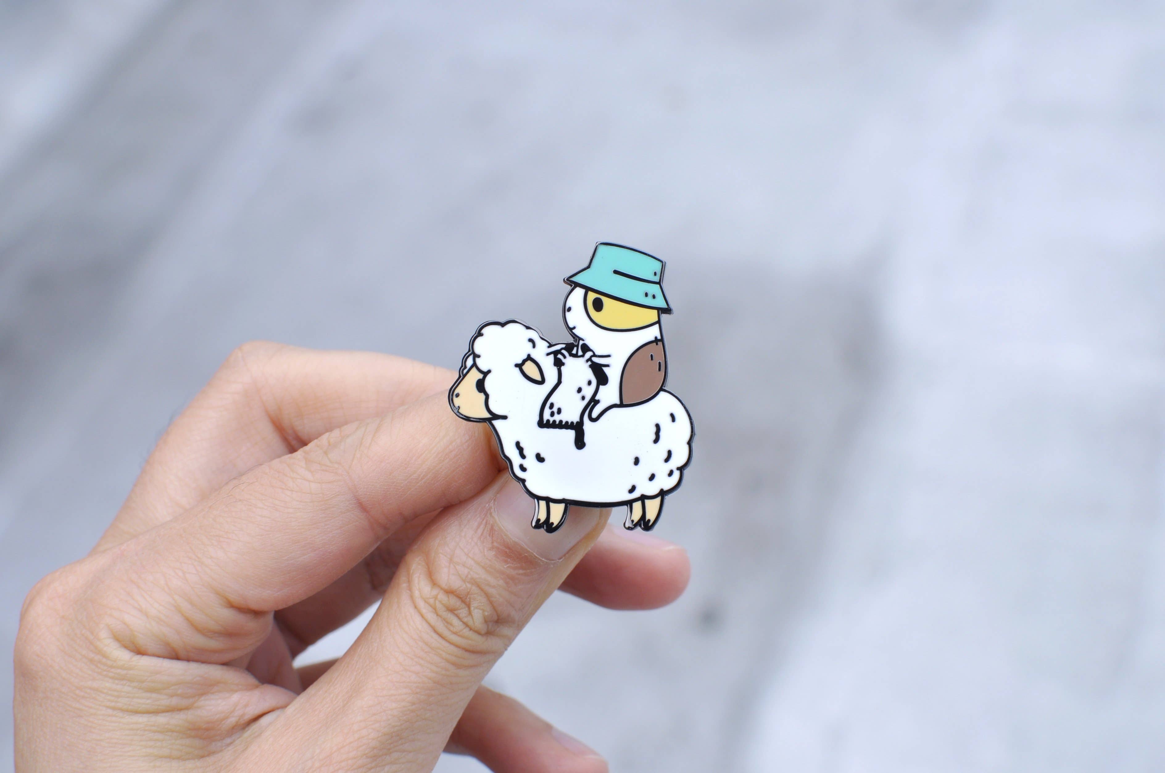 Noristudio - Wholesale Lapel Pin/Button - Bubu the Guinea Pig Knitter Enamel Pin, Black Nickel Plated1