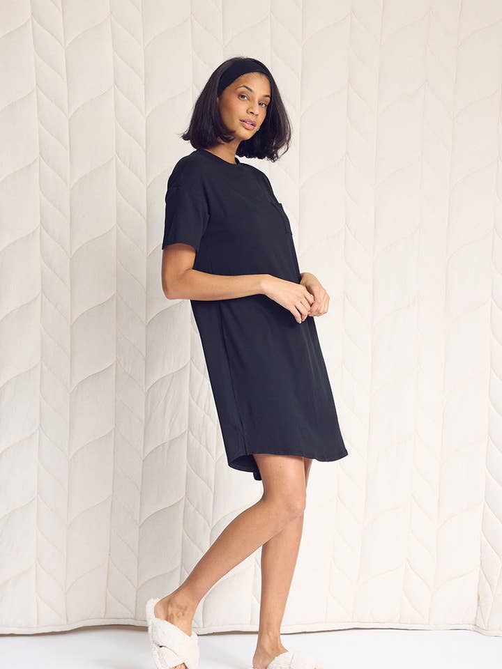 Chemise de nuit tee-shirt surdimensionnée pour la vente par THIS IS J