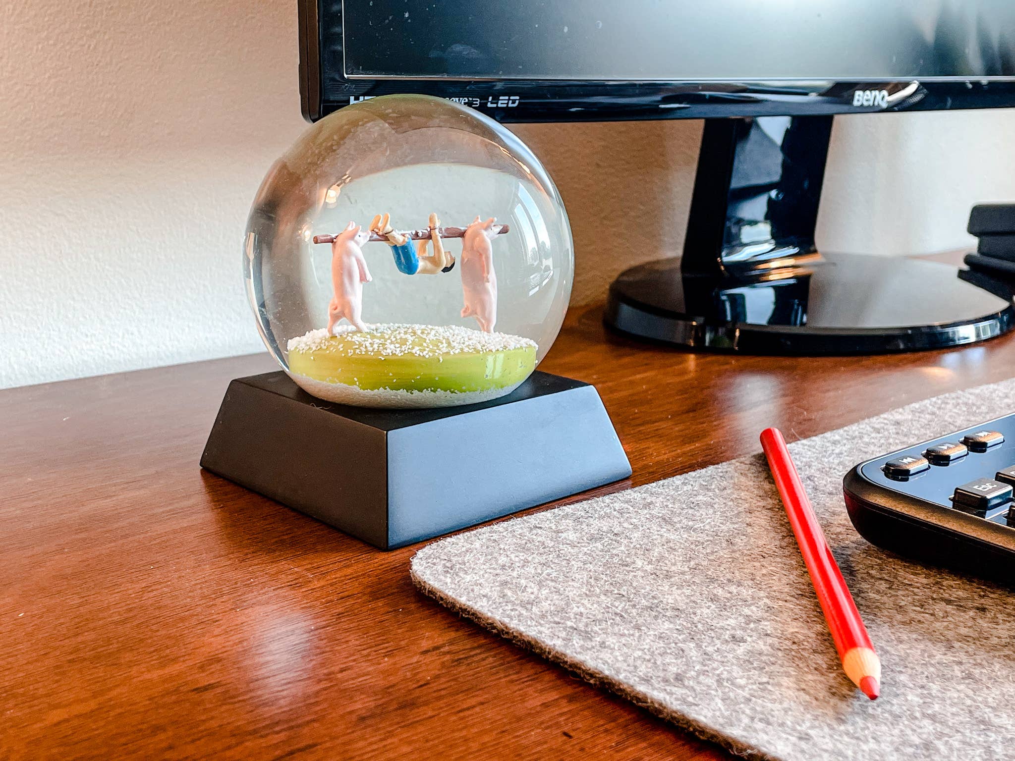 Demented Penguins - Wholesale Snow Globe - Pig Roast Snow Globe8