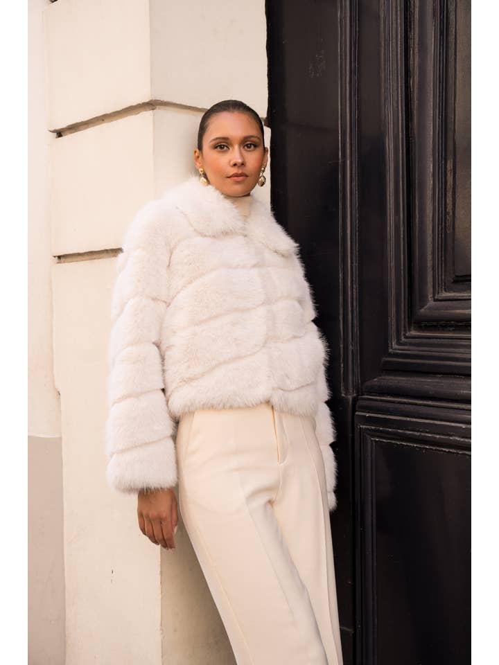 Attentif Paris - Wholesale Fur/Faux Fur Coat - Women's - Short faux fur coat with long hair and oblique stripes4