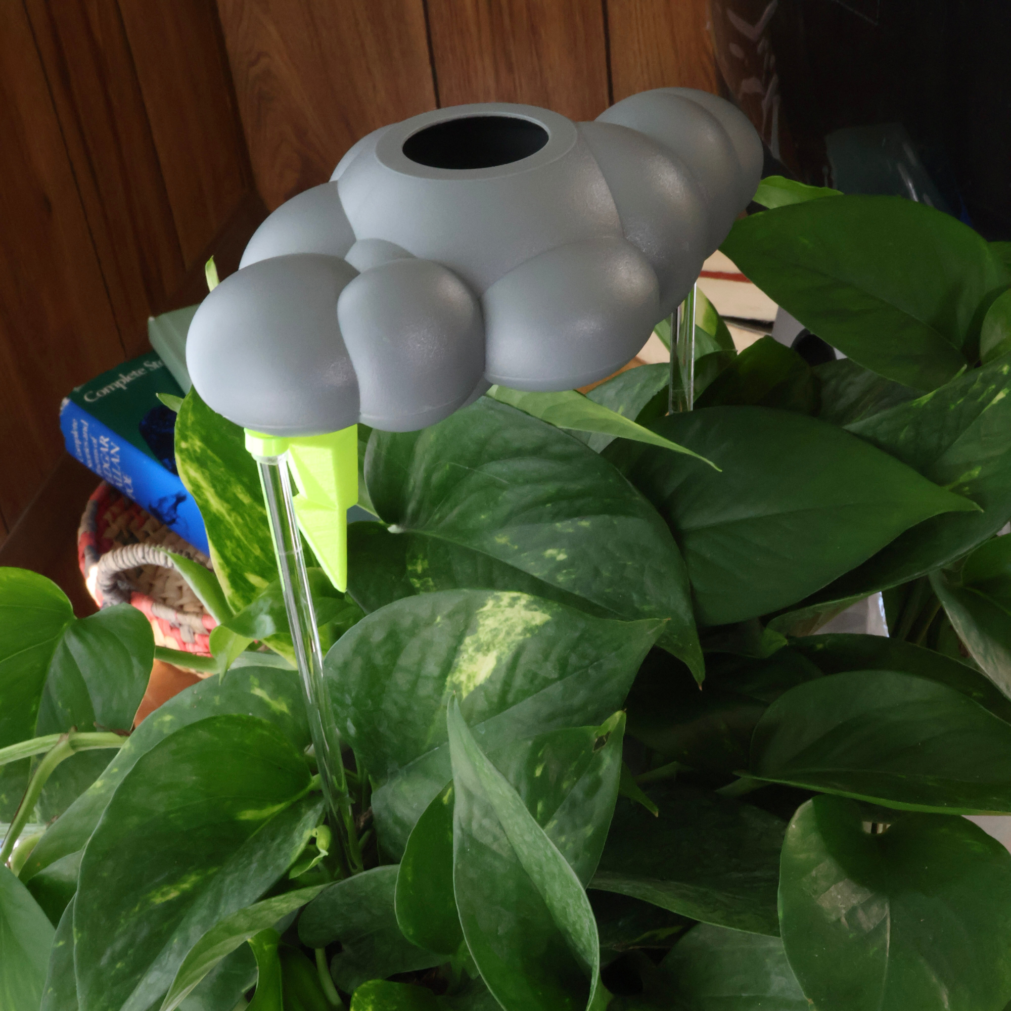 The Cloud Makers – Engroshandel Plantekrukke – Neon Lightning Bolt Charm til dryppende regnskyer 5