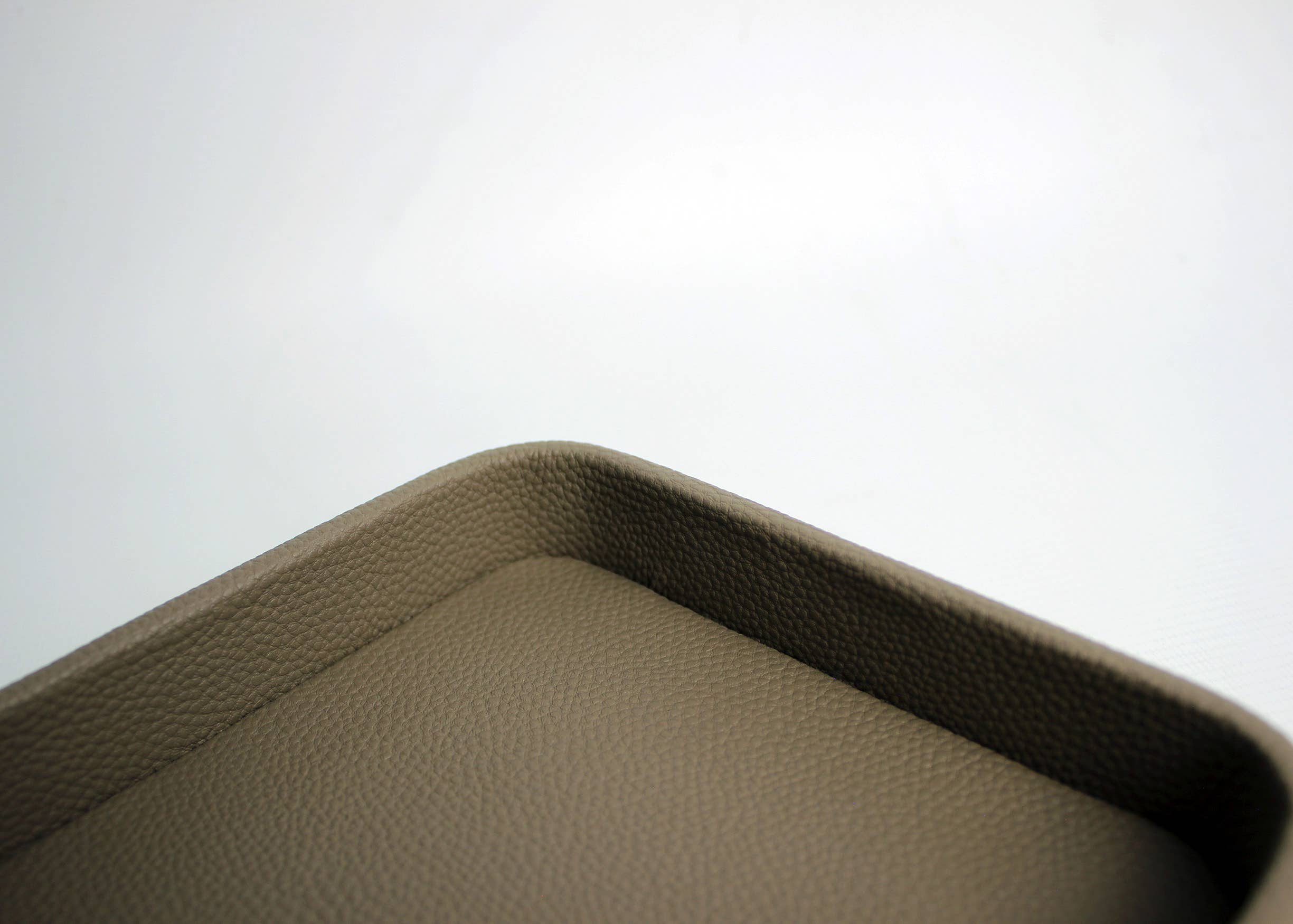 Signature Home Collection GmbH - Wholesale Decorative Tray - Rectangular tray with rounded edges, brown faux leather for decoration1