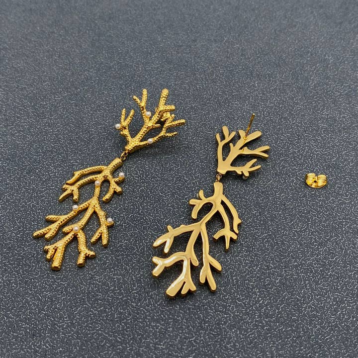 Mio Queena - Wholesale Hangende/ronde oorbellen - Ingelegde parelkoraal 18-karaats vergulde SS-oorringen - FGS3