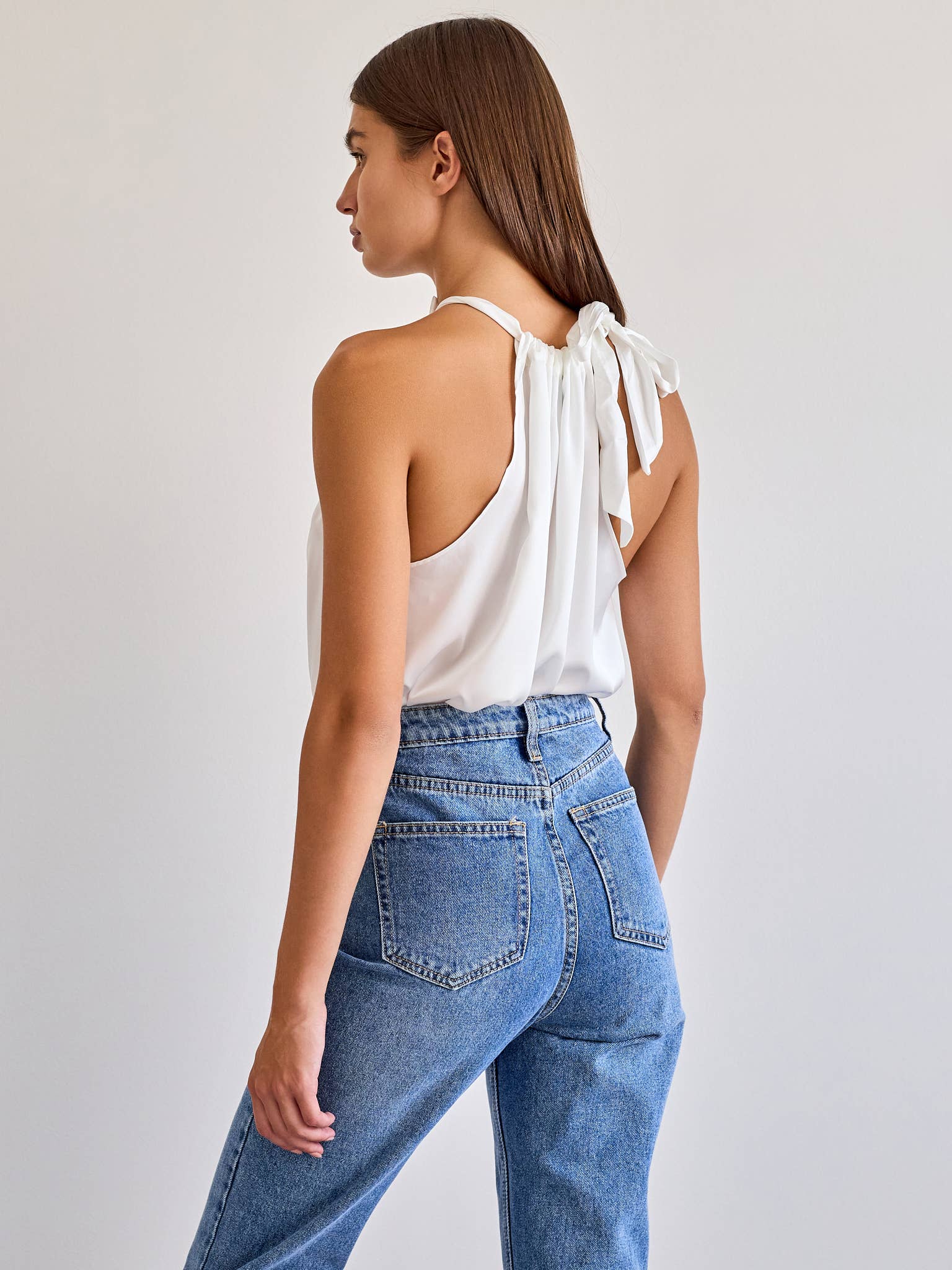 CHOKLATE PARIS - Wholesale Blouse - Dames - Satijnen top Elisabeth met strik bij de kraag - CK0809015