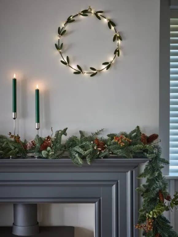 Lumina Of London AU - Wholesale Wreath - Mistletoe Wreath0