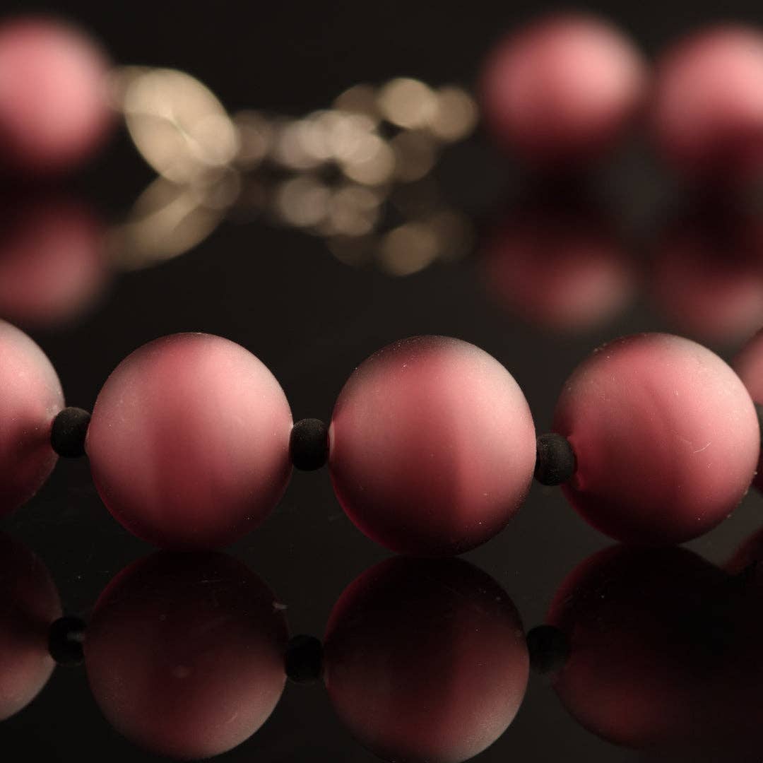 Mazzega Art & Design - Vendita all'ingrosso Collane di perline/perle - La collana Tosca Colore in vetro di Murano è composta da 25 perle Tosca, colori pastello e un rivestimento satinato trasparente.6