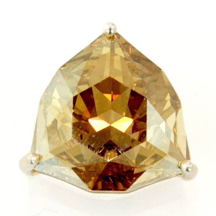 Nouveau bracelet manchette en cristal doré. pour la vente par Lori Bonn