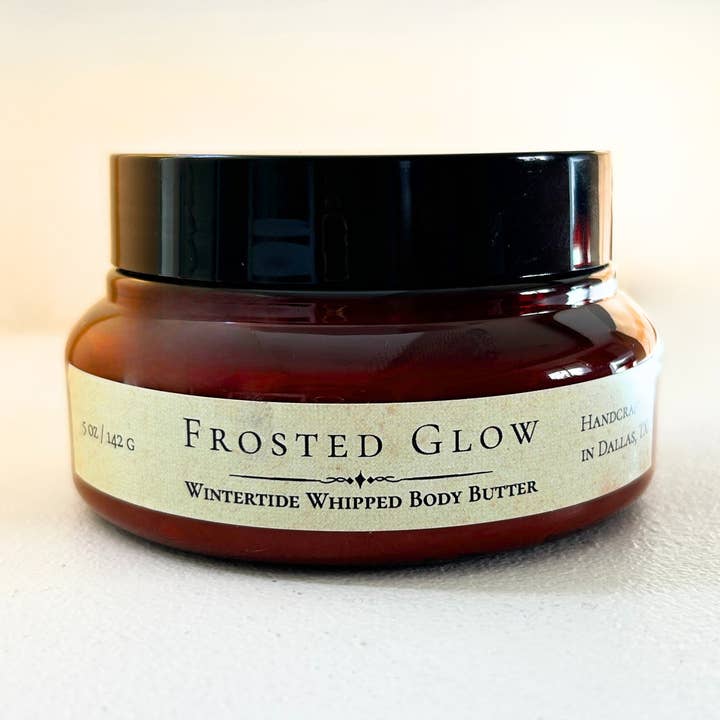 Frosted Glow Vispad Kroppssmör – Doft av Varm Vaniljsocker för wholesale av MAVEN + MOON