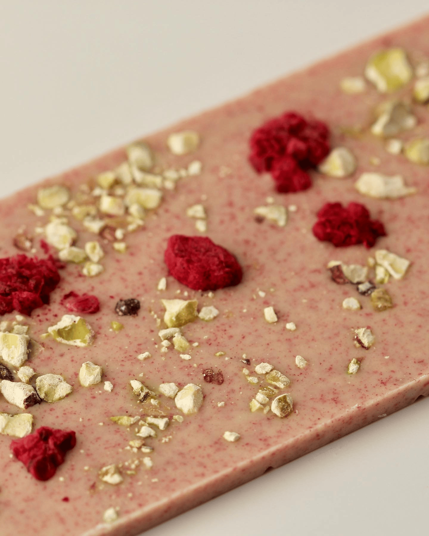 Chocs ‘N Boxes - Wholesale Chocolate Bar - 35% White Chocolate Bar with Pistachio & Raspberry3