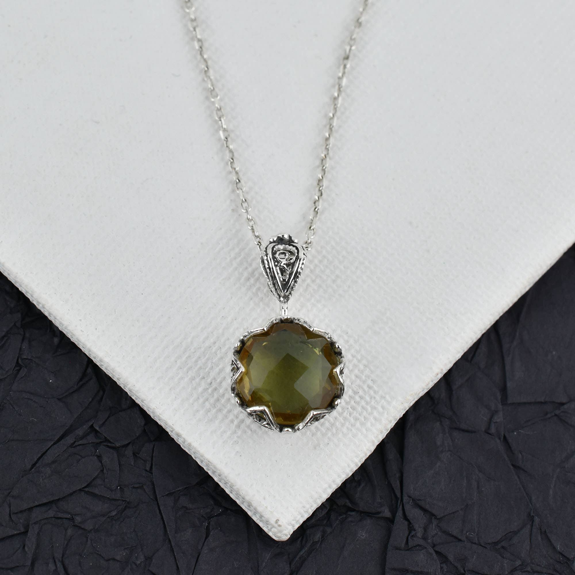 Filigranist Jewelry – wholesale Hänge-/berlockhalsband – Hängsmycke med alexandrit ädelsten i sterling silver för kvinnor8