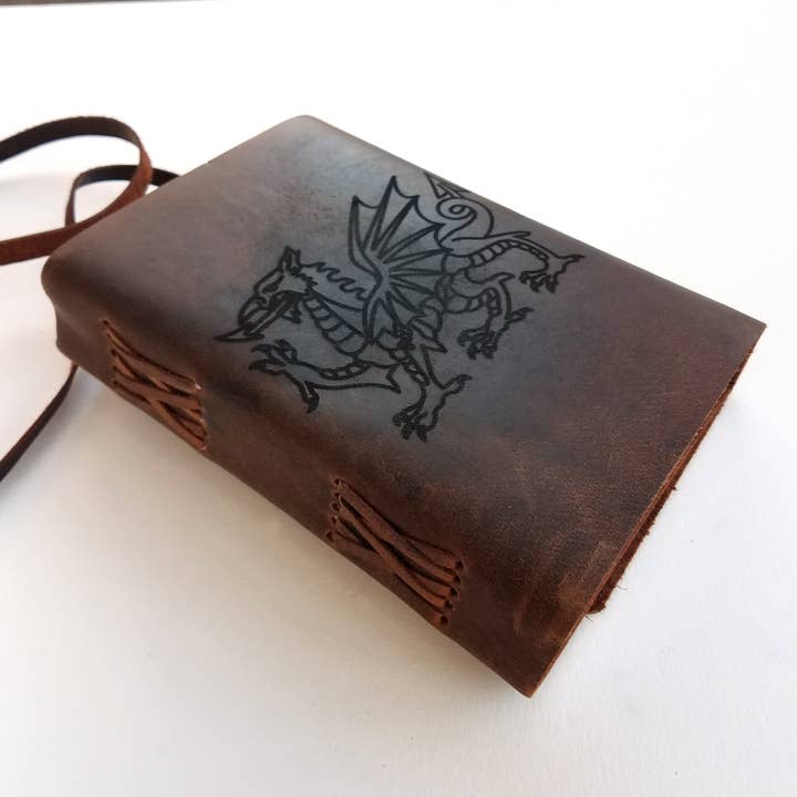 Lyoncraft – wholesale Journal och dagbok – Welsh Dragon läder Journal med sladd, ofodrad papper2